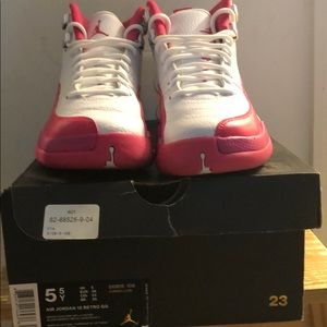 Jordan 12 Retro Dynamic Pink size 5.5 kids